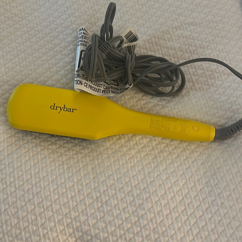 Drybar hot brush